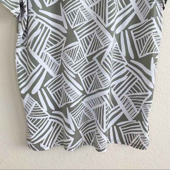 NWOT Chico’s Sage Green Tribal Print High-Low Short Sleeves Top - Picture 7 of 11